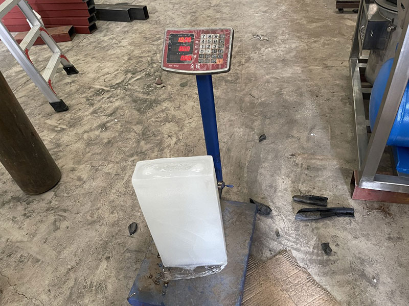 Machine glacons pese bloc 10 kg