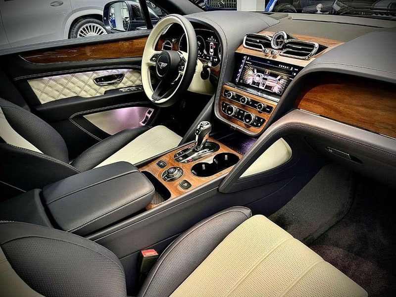 Bentley Bentayga V8 - Cockpit