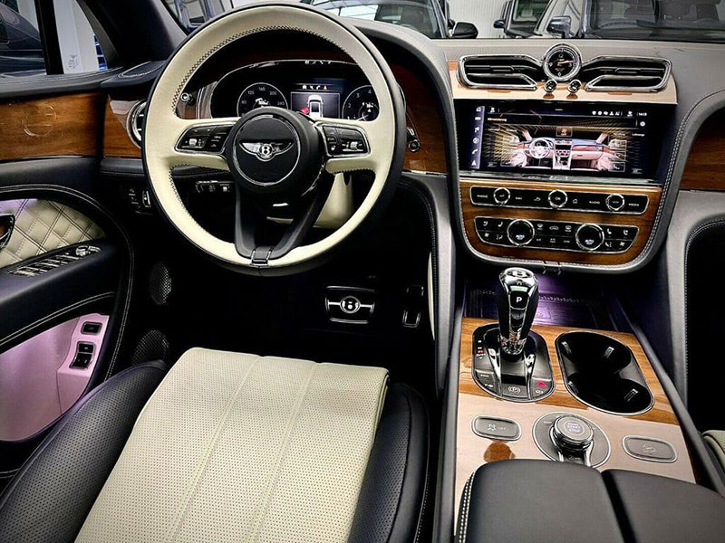 Bentley Bentayga V8 - Volant