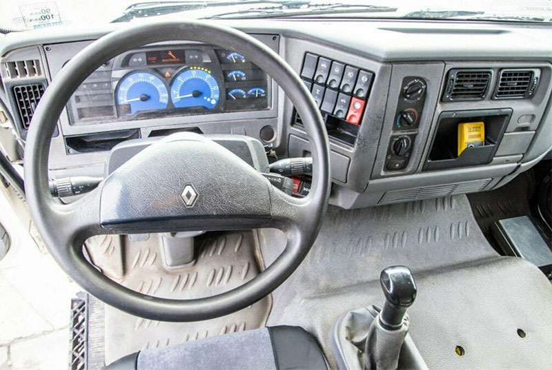 Camion citerne Renault Midlum 220 + MAGYAR - cabine