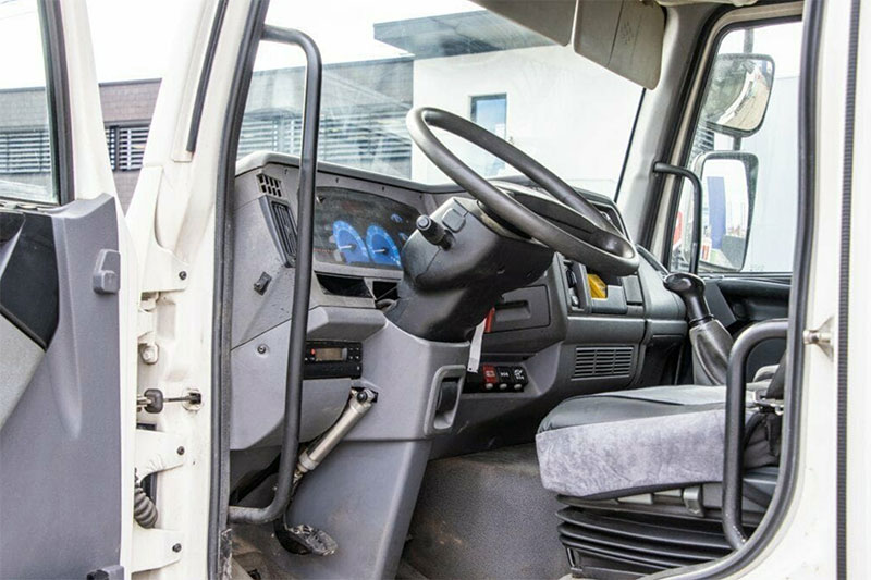 Camion citerne Renault Midlum 220 + MAGYAR - Conducteur