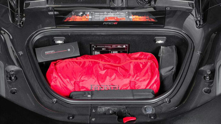 Ferrari SF90 Stradable - Coffre