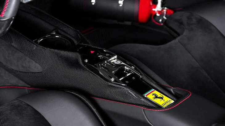 Ferrari SF90 Stradable - Import Export