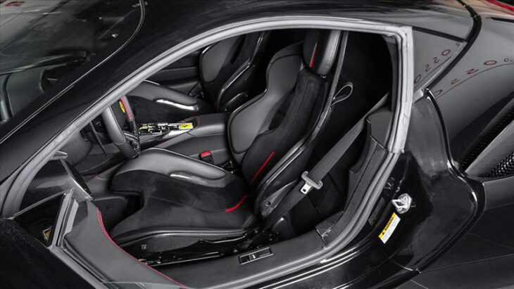 Ferrari SF90 Stradable - Intérieur