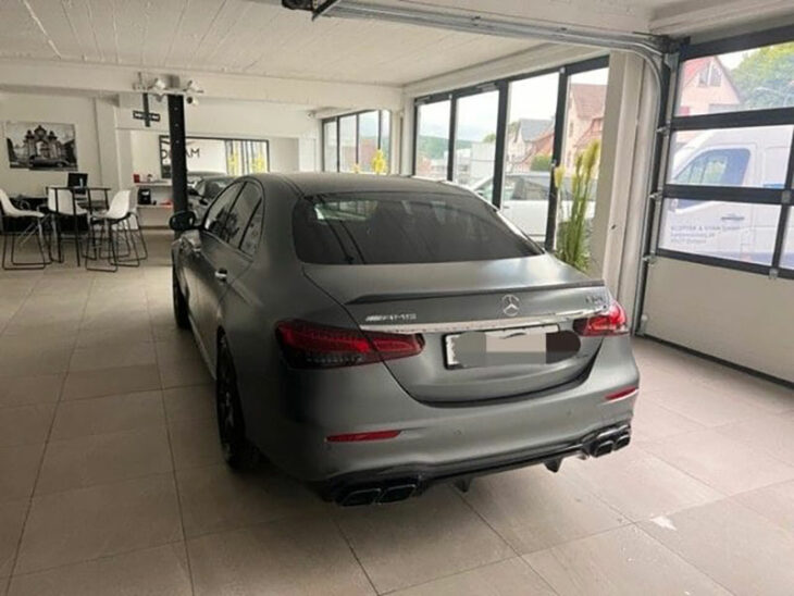 Mercedes-Benz E 300 e 4M Lim AMG - gris -arrière