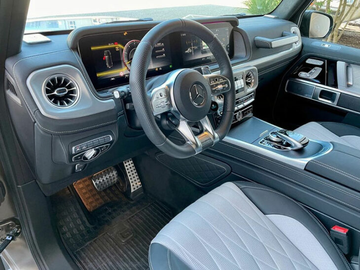 Mercedes-Benz G 63 AMG - Silver - Cockpit