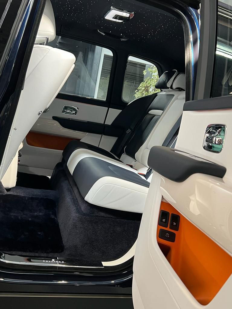 Rolls Royce Cullinan - Luxury