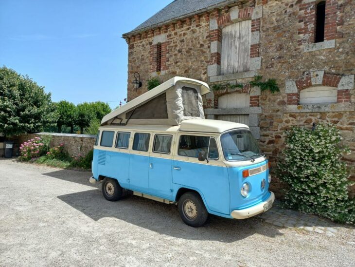 Combi Volkswagen Bleu - Couchage toit