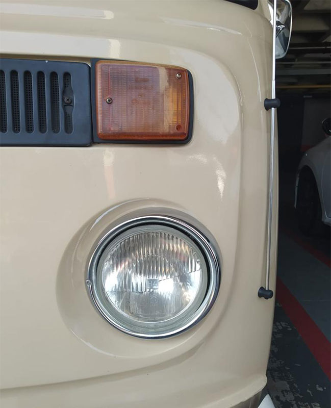 Combi Volkswagen Bus - feu avant
