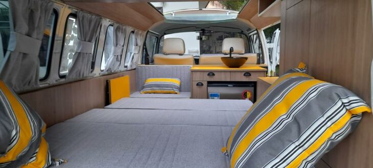 Combi Volkswagen Jaune - Couchette Sleep