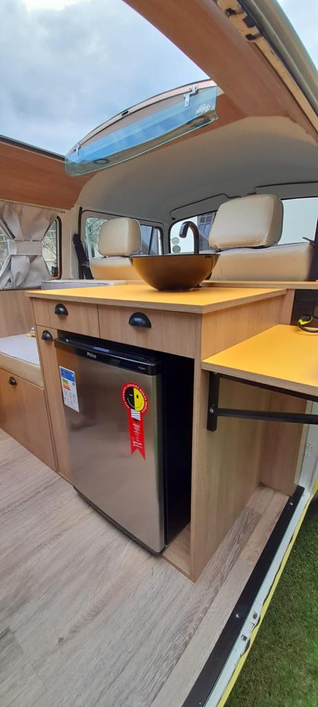 Combi Volkswagen Jaune - Cuisine