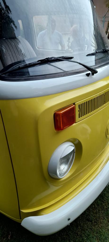 Combi Volkswagen Jaune - Feu avant