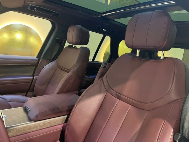 Range Rover D250 HSE - gris - Sellerie